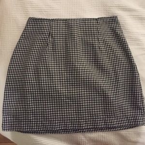 BRANDY MELVILLE houndstooth skirt