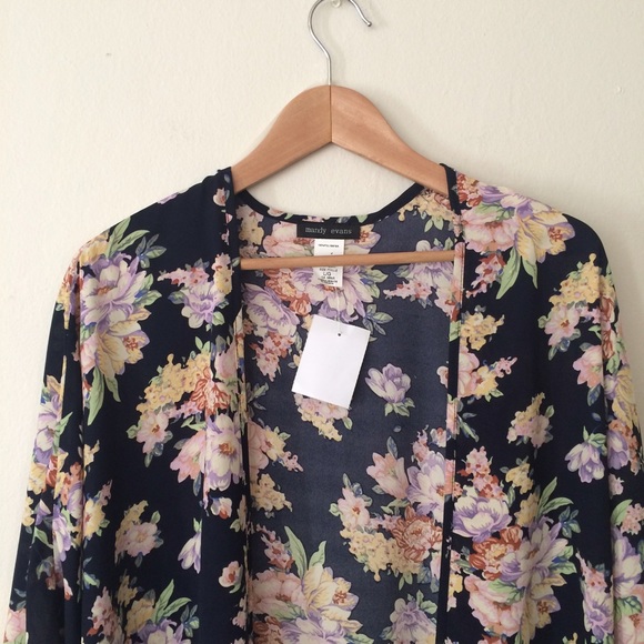 ❗LAST ONE ❗NWT Floral 3/4-Sleeve Kimono Shawl - Picture 2 of 4
