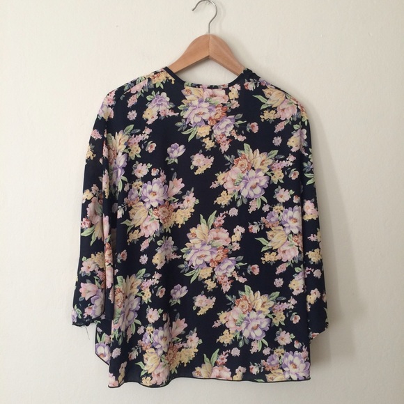 ❗LAST ONE ❗NWT Floral 3/4-Sleeve Kimono Shawl - Picture 3 of 4