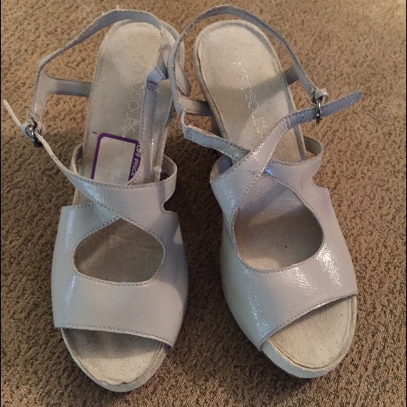 Aerosoles bone strappy wedges 6.5