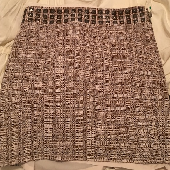 Limited skirt