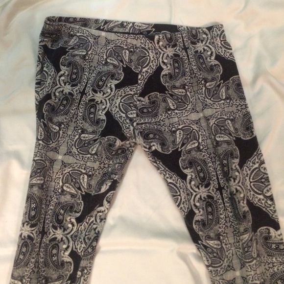 Charlotte Russe Leggings Large