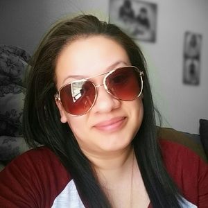 Meet your Posher, Stella