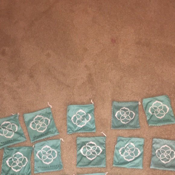 10 Kendra Scott bags