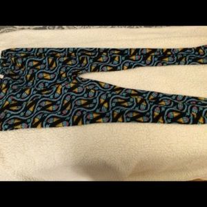 Tall and Curvy LuLaRoe Leggings. It's 12-24