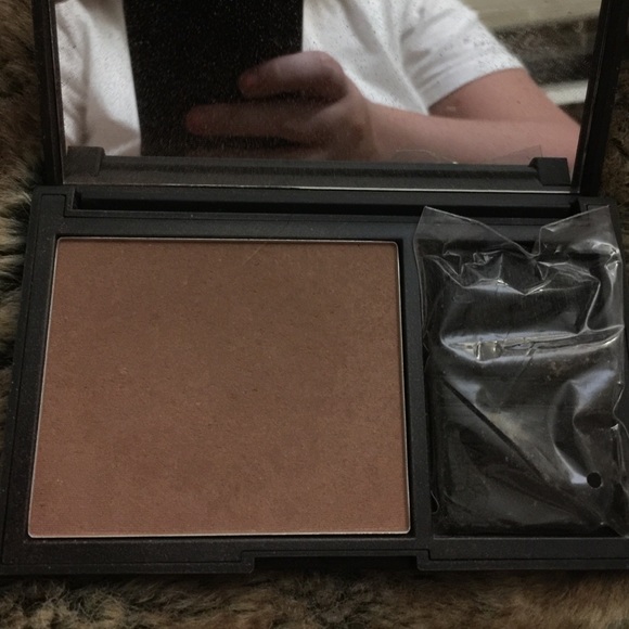 Tahiti bronze with its brush - Picture 2 of 2