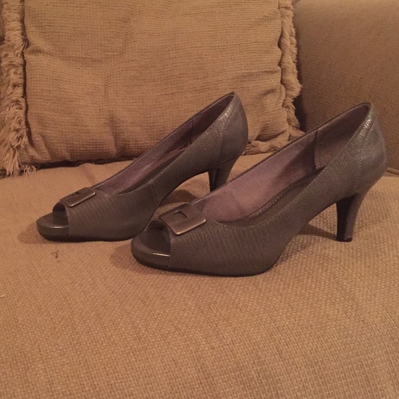 Gray heels