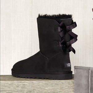 Ugg Classic Short Bailey Bow boots
