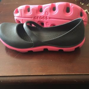Women's crocs black and pink