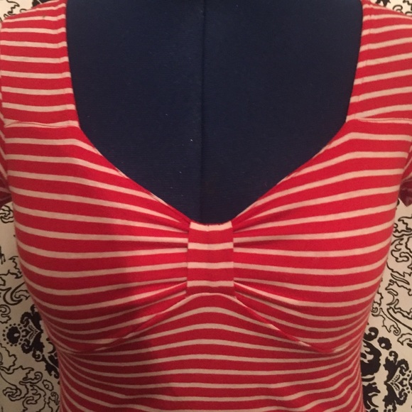 Retro Chic Crop Top w/Red+White Horizontal Stripes - Picture 3 of 3