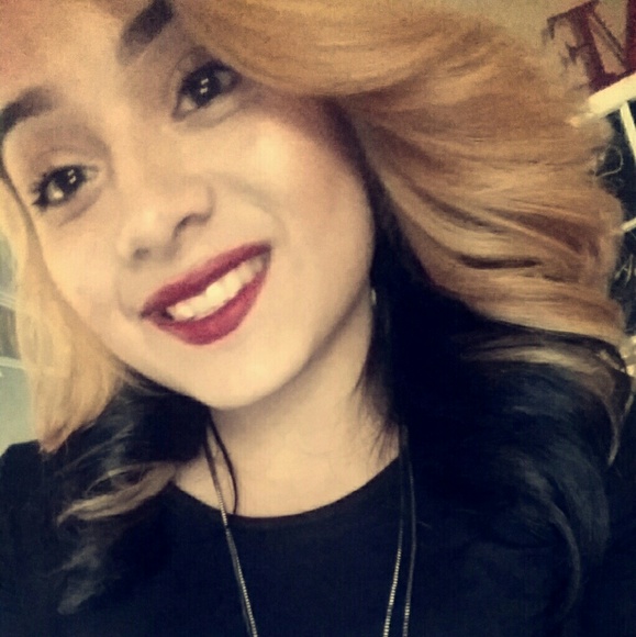 Meet your Posher, Tierra - Picture 1 of 1