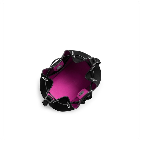 🆕 Michael Kors Greenwich black/pink bucket purse - Picture 2 of 3