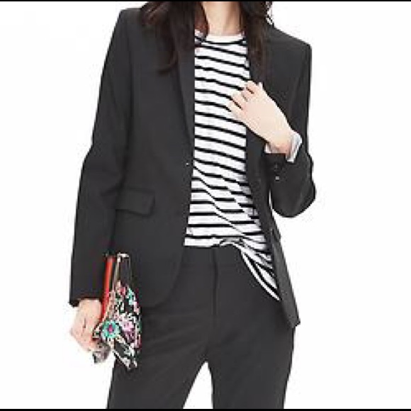 ✖️SOLD✖️ Banana Republic 2-Button Black Blazer - Picture 2 of 4