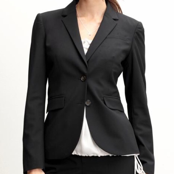 ✖️SOLD✖️ Banana Republic 2-Button Black Blazer - Picture 3 of 4