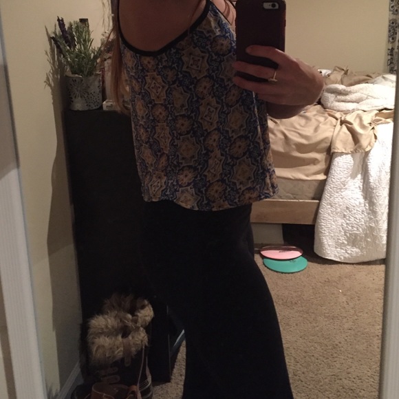 Sans Souci Crop top - Picture 2 of 2