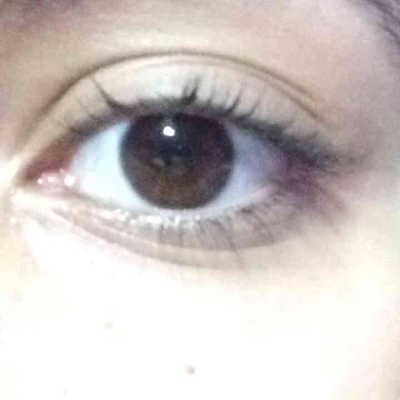 Mascara - Picture 2 of 3
