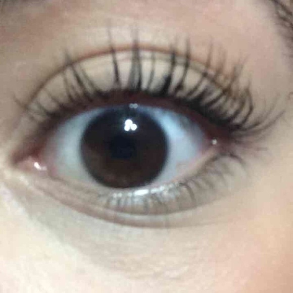 Mascara - Picture 3 of 3