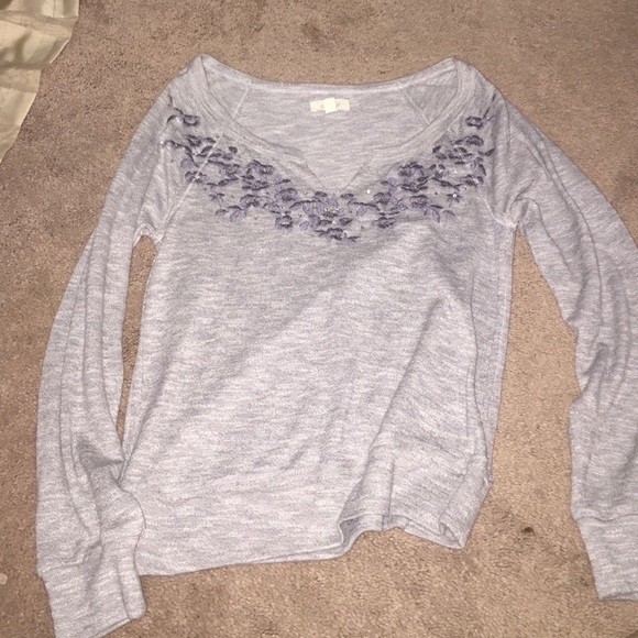Long sleeve gray sweater