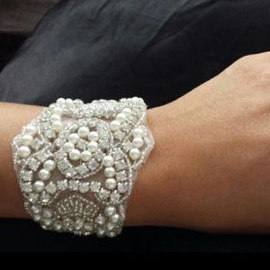 Rhinestone/pearl bracelet