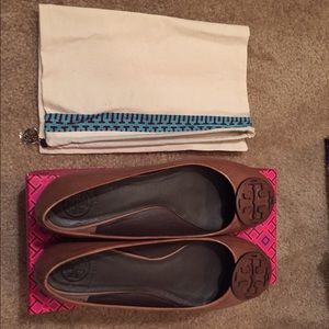 BRAND NEW Tory Burch tan flats