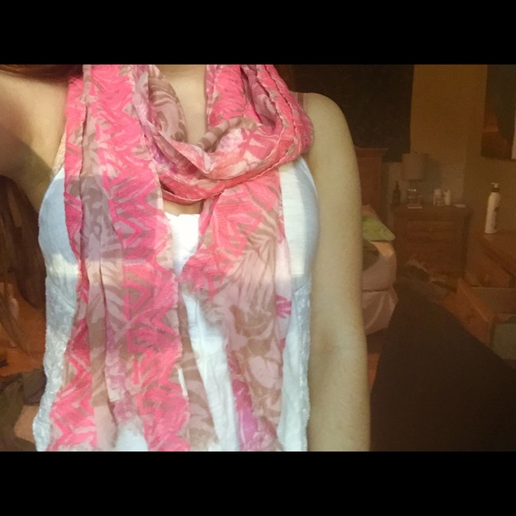 Scarf✨ - Picture 2 of 3