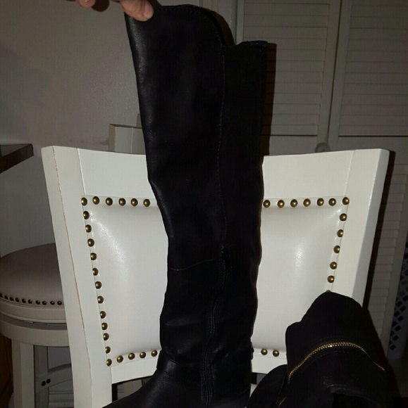 Boots - Picture 2 of 4