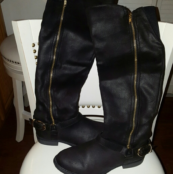 Boots - Picture 4 of 4