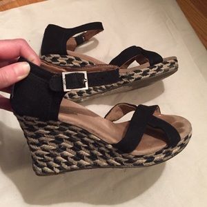 TOMS Black Strappy Woven Wedge Sandal Size 7.5