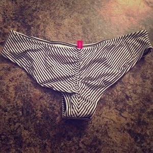Victoria's Secret new cheeky bikini bottom! Size S