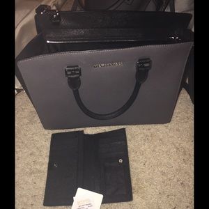 SCAMMER @monarchrose