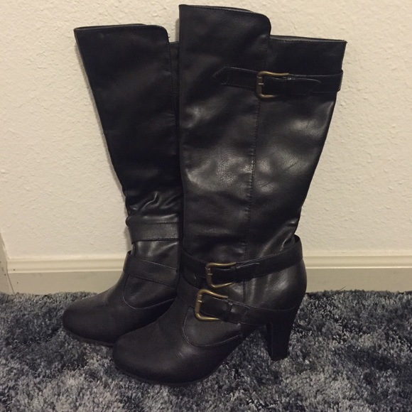 Black heeled boots - Picture 1 of 3