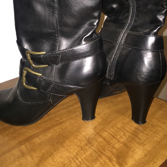 Black heeled boots - Picture 2 of 3