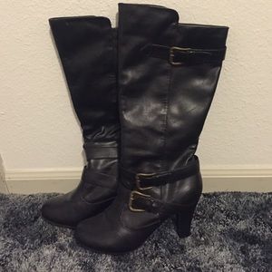 Black heeled boots