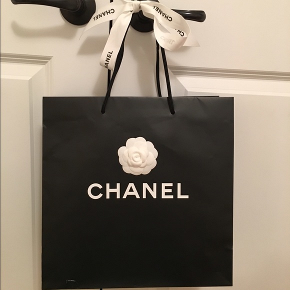 CHANEL medium shopping bag