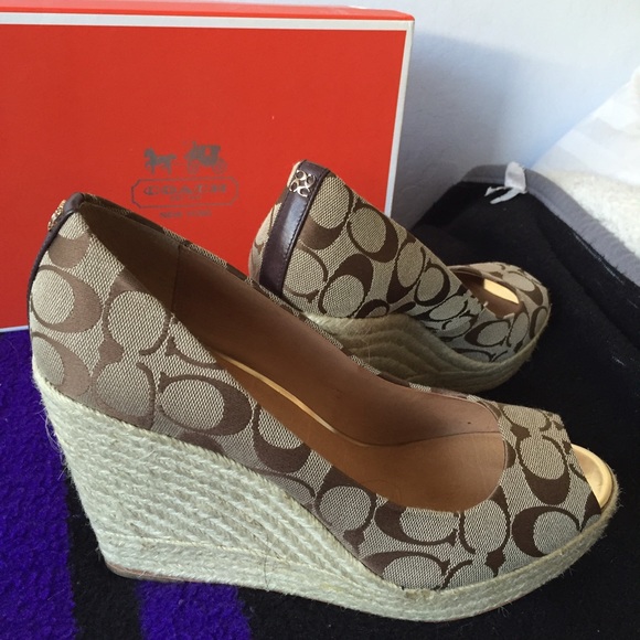 SOLDAuthentic Coach Milan wedges in Khaki size 11 - Picture 1 of 4