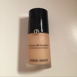 Giorgio Armani luminous silk foundation in no. 4