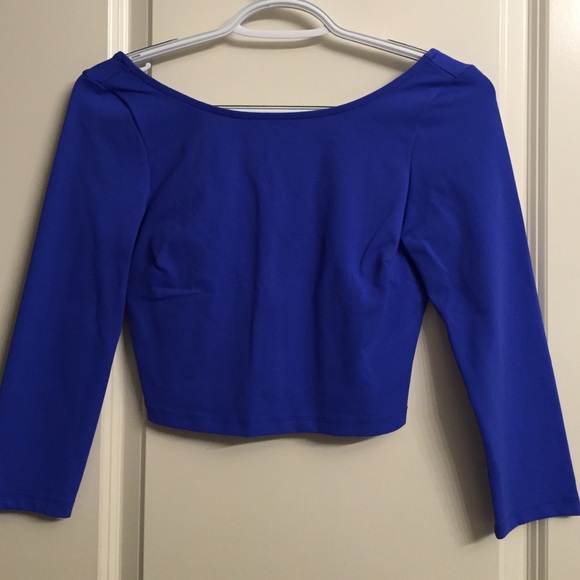 Blue quarter length sleeve crop top