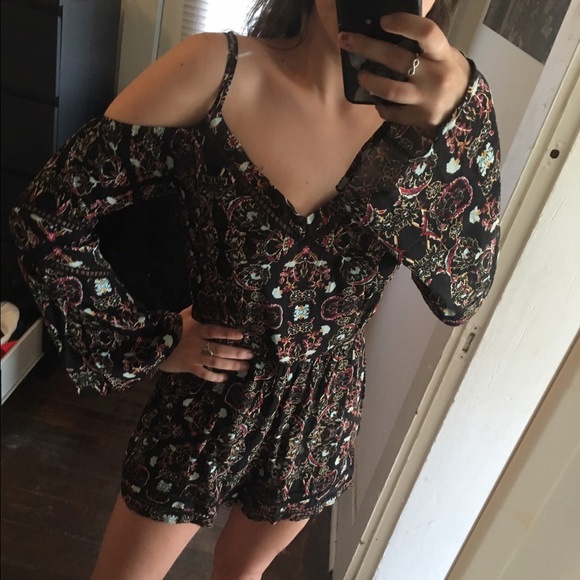 SALE ‼️ NWT Kendall & Kylie Romper