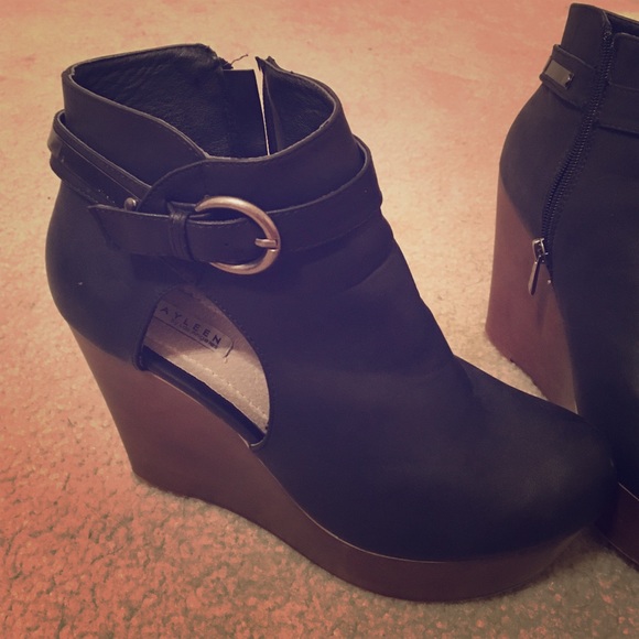 Gorgeous Black platforms. Only worn once.