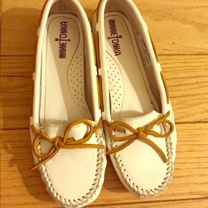 Minnetonka white leather moc with tan accents