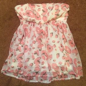 🌺Superrrr Cute🌺 Strapless Top!