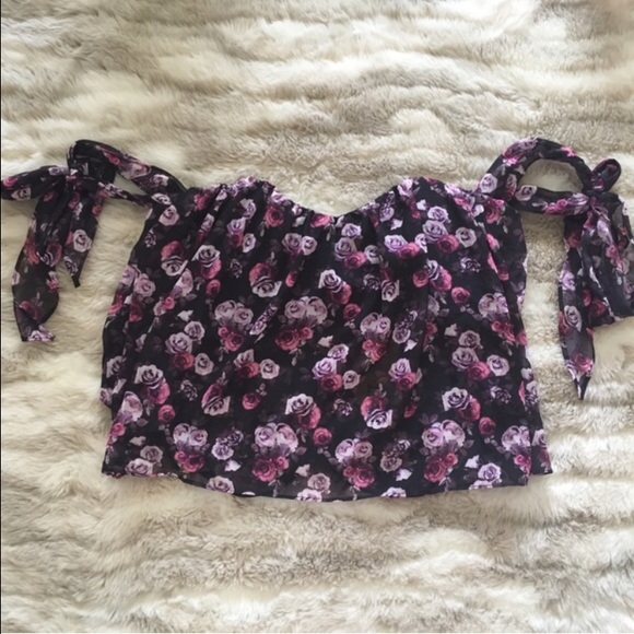 Sexy floral crop top 🌸