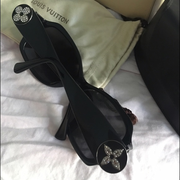 Louis Vuitton Sunglasses - Picture 2 of 2