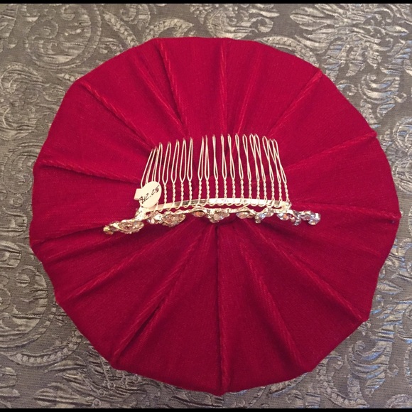 Clear/Silver Rhinestone Bridal Comb - Picture 3 of 3