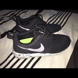 Nike roshes