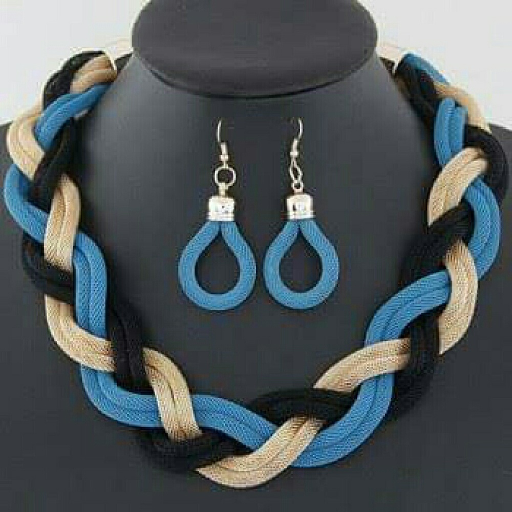 💙💙Vintage Gold plated Necklace & Earrings💙💙 - Picture 2 of 3