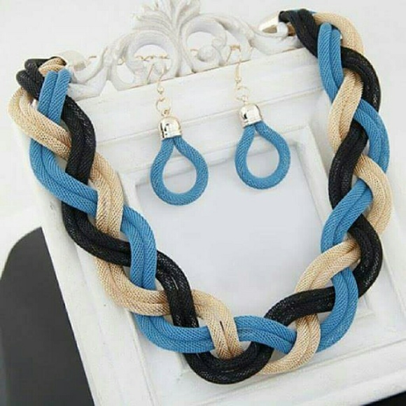 ๐๐Vintage Gold plated Necklace & Earrings๐๐ - Picture 3 of 3