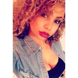 Meet your Posher, Alexis