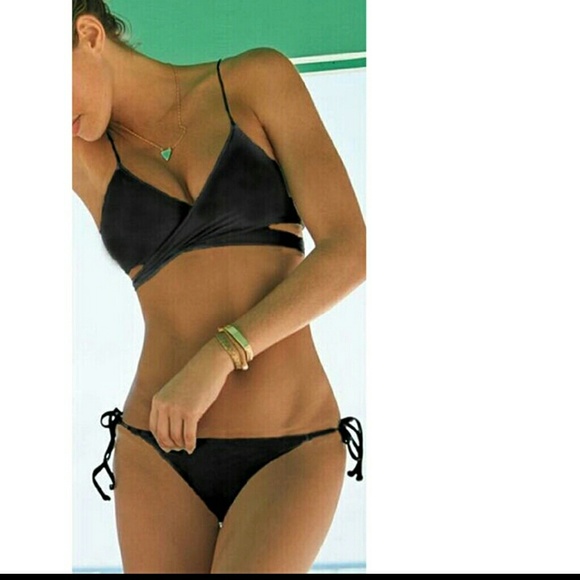 New black strappy bikini