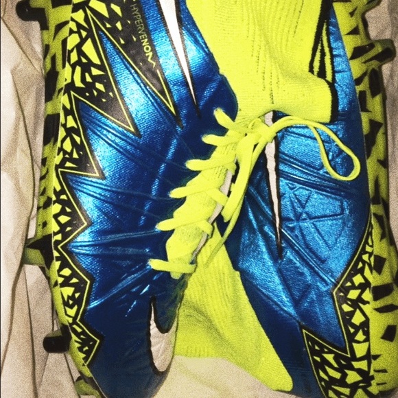 Women hypervenom soccer shoes